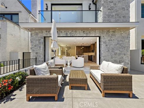 509  Carnation  , Corona del Mar, CA
