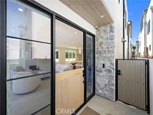 509  Carnation  , Corona del Mar, CA