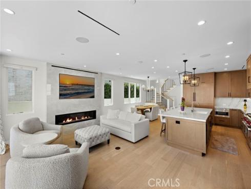 509  Carnation  , Corona del Mar, CA