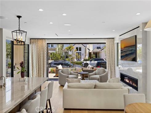 509  Carnation  , Corona del Mar, CA