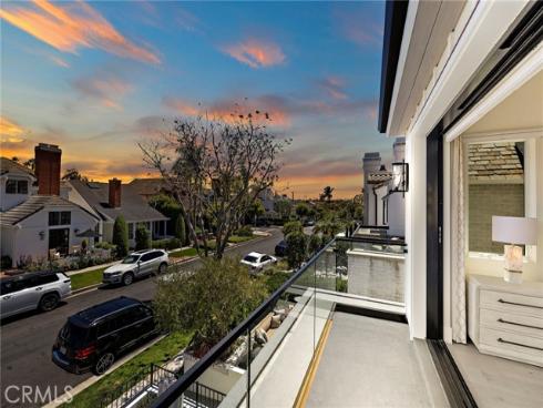 509  Carnation  , Corona del Mar, CA