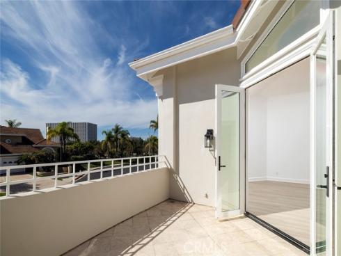 6  Harbor Pointe   Drive, Corona del Mar, CA