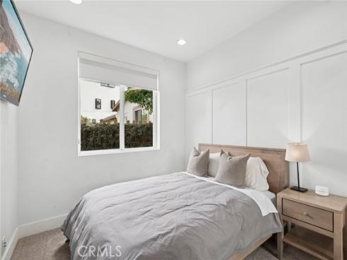 417 Poinsettia Avenue, Corona del Mar, CA