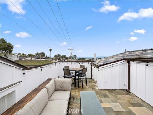 718  Poinsettia   REAR, Corona del Mar, CA