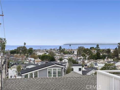718  Poinsettia   REAR, Corona del Mar, CA