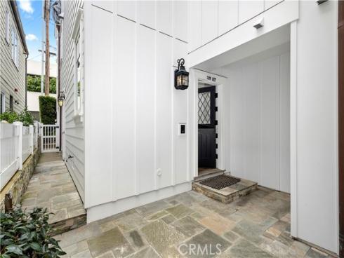718  Poinsettia   REAR, Corona del Mar, CA