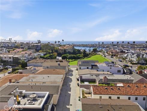 429  Carnation   Avenue, Corona del Mar, CA