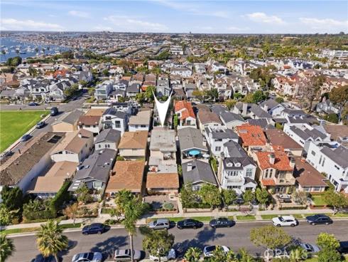 429  Carnation   Avenue, Corona del Mar, CA
