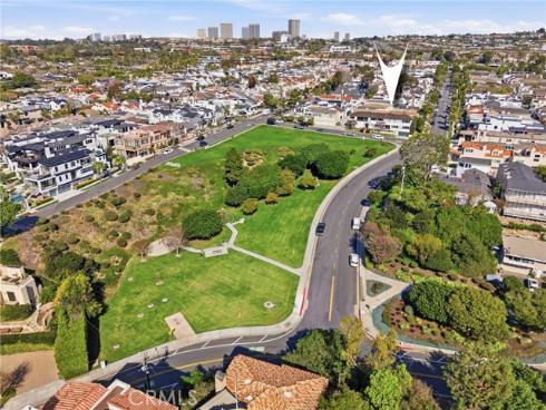 429  Carnation   Avenue, Corona del Mar, CA