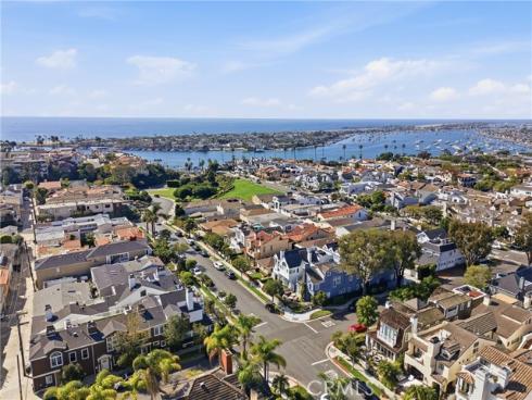 429  Carnation   Avenue, Corona del Mar, CA