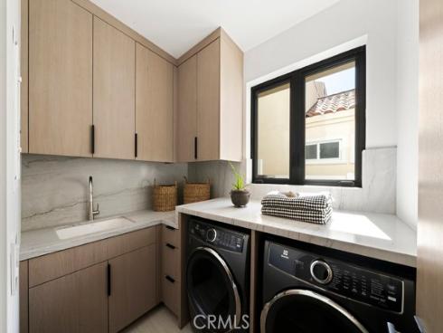 220 Carnation Avenue, Corona del Mar, CA