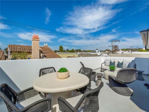 611  Narcissus   Avenue, Corona del Mar, CA