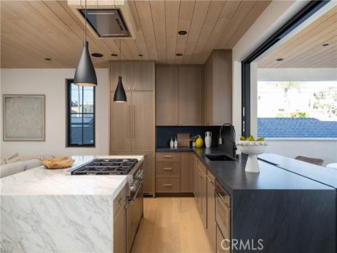 519  Narcissus  B  Avenue, Corona del Mar, CA