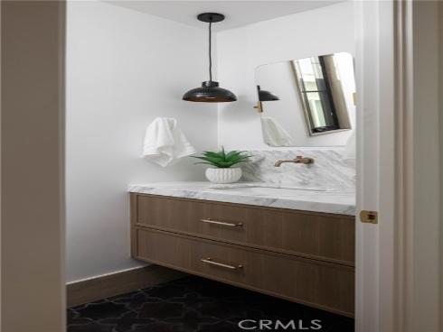 519  Narcissus  B  Avenue, Corona del Mar, CA
