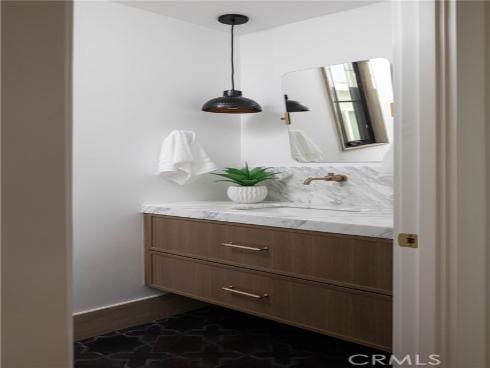 519 Narcissus Avenue, Corona del Mar, CA