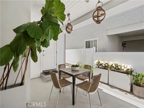 718  Poinsettia   Avenue, Corona del Mar, CA