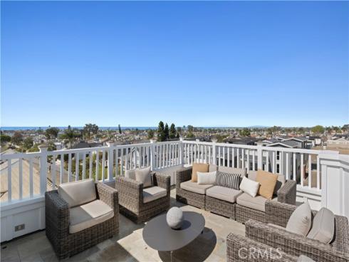 718  Poinsettia  , Corona del Mar, CA