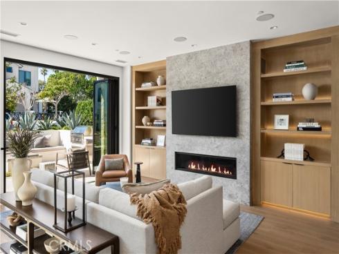 412  Heliotrope  , Corona del Mar, CA