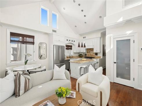 516  Poinsettia  B  Avenue, Corona del Mar, CA
