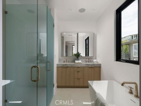 518 Poinsettia B Avenue, Corona del Mar, CA