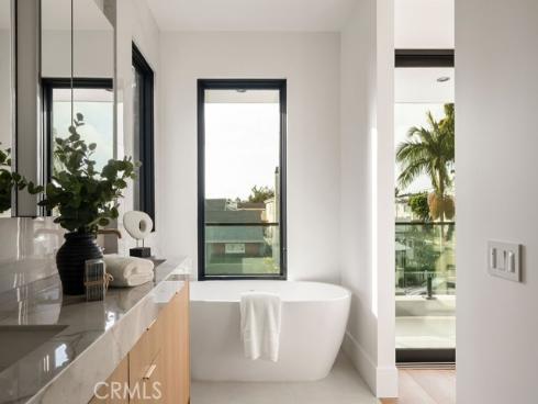 518 Poinsettia Avenue, Corona del Mar, CA