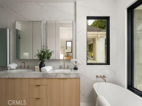 518 Poinsettia Avenue, Corona del Mar, CA