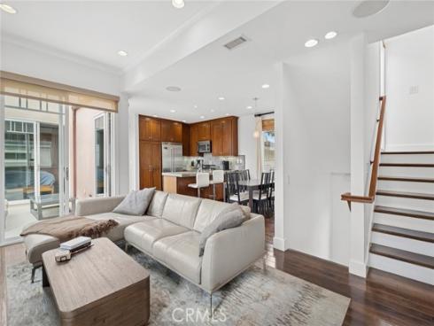417 Poinsettia Avenue, Corona del Mar, CA