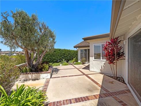 1 Breakwater Drive , Corona del Mar, CA
