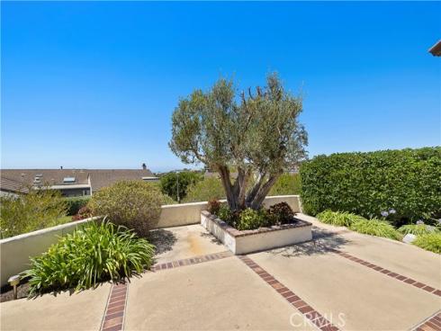 1 Breakwater Drive , Corona del Mar, CA
