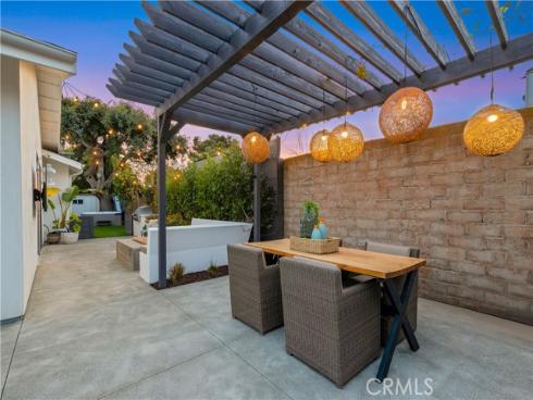 223 Robinhood Place, Costa Mesa, CA