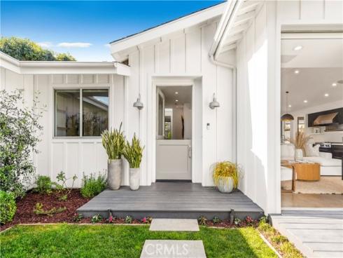 223 Robinhood Place, Costa Mesa, CA