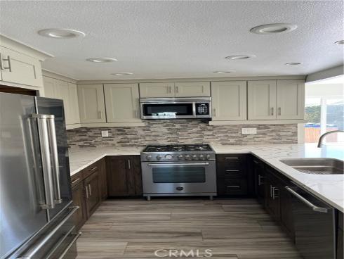 933 Carnation Avenue, Costa Mesa, CA