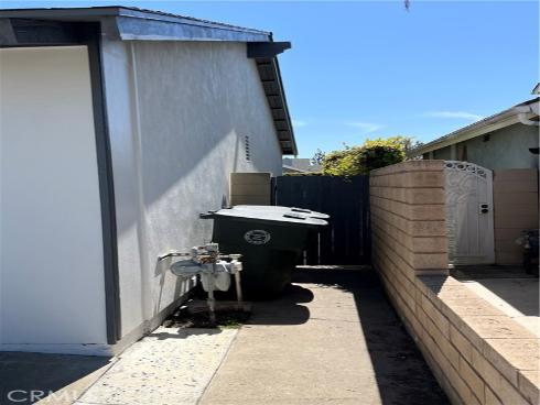 933 Carnation Avenue, Costa Mesa, CA