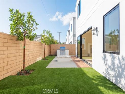 387  La Perle   Place, Costa Mesa, CA