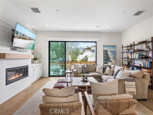 1545 Westminister Avenue, Costa Mesa, CA