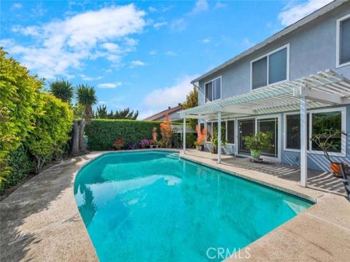 937  Carnation   Avenue, Costa Mesa, CA