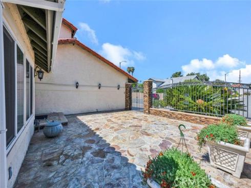 1033  Damascus   Circle, Costa Mesa, CA