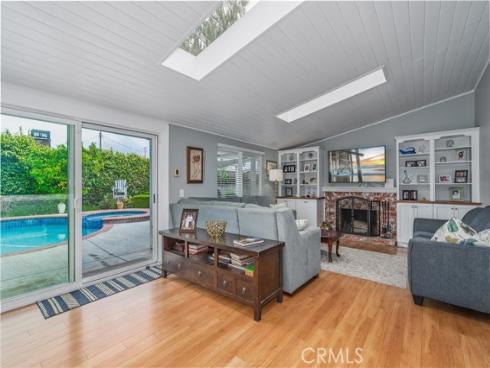 208 Dartmouth Place, Costa Mesa, CA