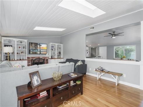 208 Dartmouth Place, Costa Mesa, CA