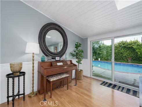 208 Dartmouth Place, Costa Mesa, CA