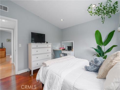 208 Dartmouth Place, Costa Mesa, CA