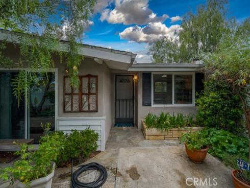 208 Dartmouth Place, Costa Mesa, CA