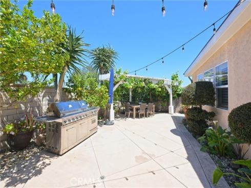 2018 Anaheim Avenue, Costa Mesa, CA