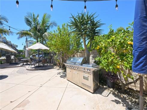 2018 Anaheim Avenue, Costa Mesa, CA