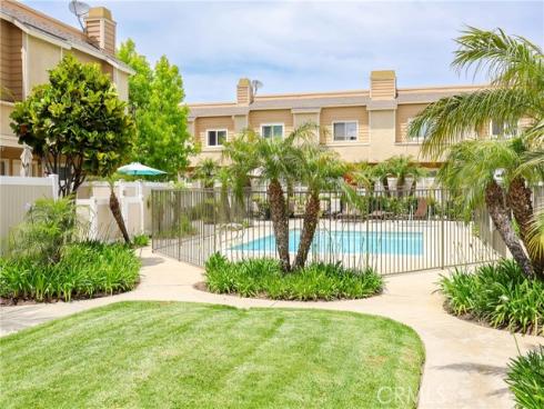 290 Victoria 19 Street, Costa Mesa, CA