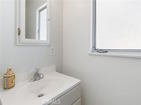 305 Robin Hood Lane, Costa Mesa, CA