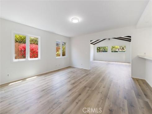 305 Robin Hood Lane, Costa Mesa, CA