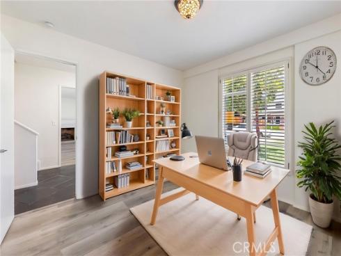 305 Robin Hood Lane, Costa Mesa, CA