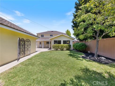 305 Robin Hood Lane, Costa Mesa, CA