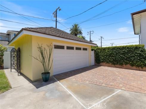 305 Robin Hood Lane, Costa Mesa, CA